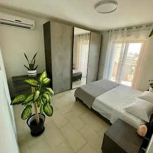 Greenchill House - West , Roma Italia